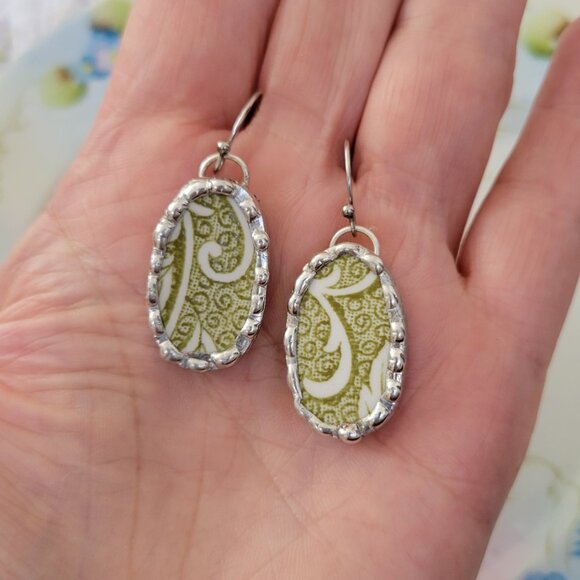 Broken China Green & White Swirl Soldered Earrings - Picture 4 of 4